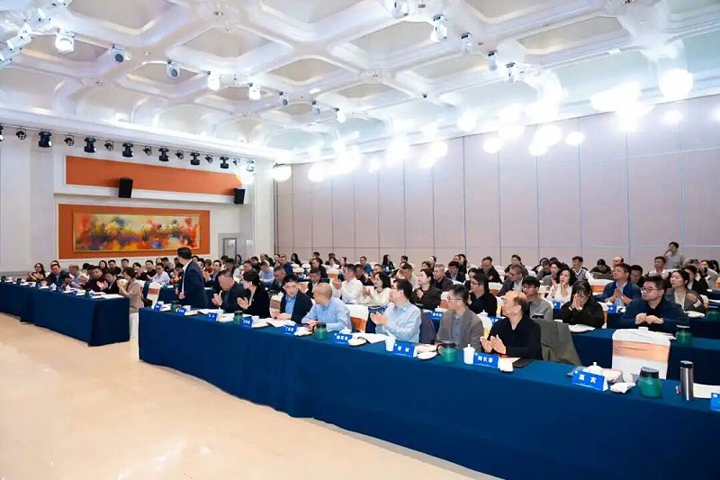 依斯倍受邀出席蘇州市科技裝備商會換屆大會，榮膺理事單位開啟新征程2