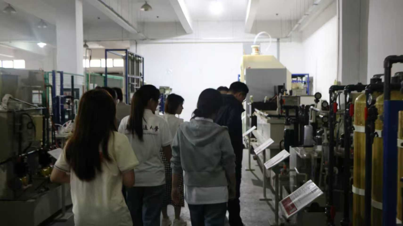 華東交通大學(xué)一行參訪依斯倍工業(yè)廢水處理中試平臺，校企攜手智啟創(chuàng)新新征程 (2)