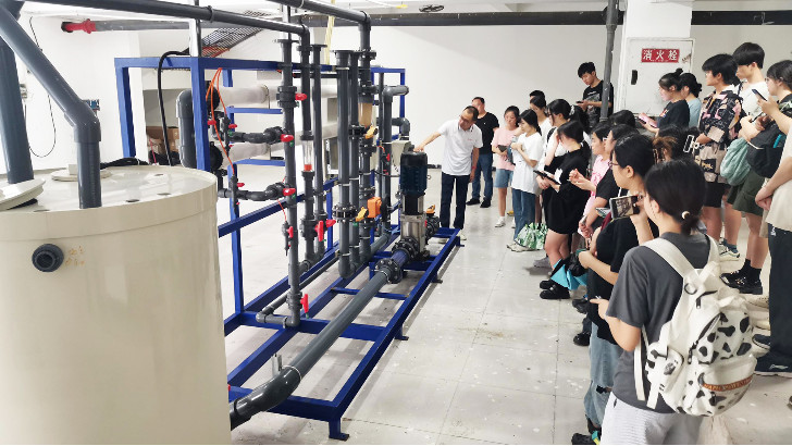 校企深化合作，重慶依斯倍走進(jìn)重慶工商大學(xué)“廢水處理”課堂